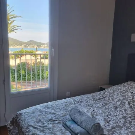 Armence, Maison Vue Avec Petit Jardin Et Terrain De Tennis Les Lecques