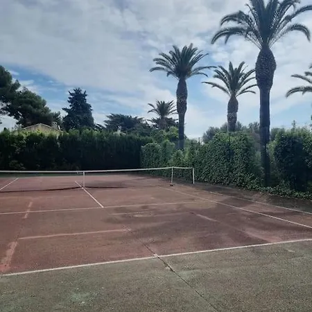 Armence, Maison Vue Avec Petit Jardin Et Terrain De Tennis * Les Lecques