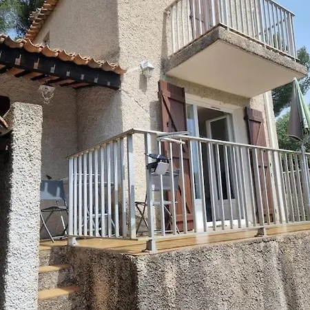 Armence, Maison Vue Avec Petit Jardin Et Terrain De Tennis Appartement